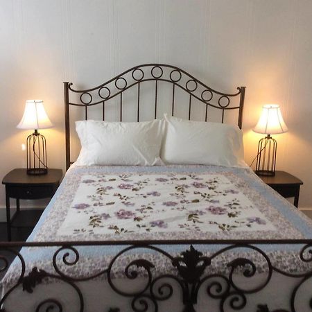 Hotel Country Road House Clendenin Esterno foto