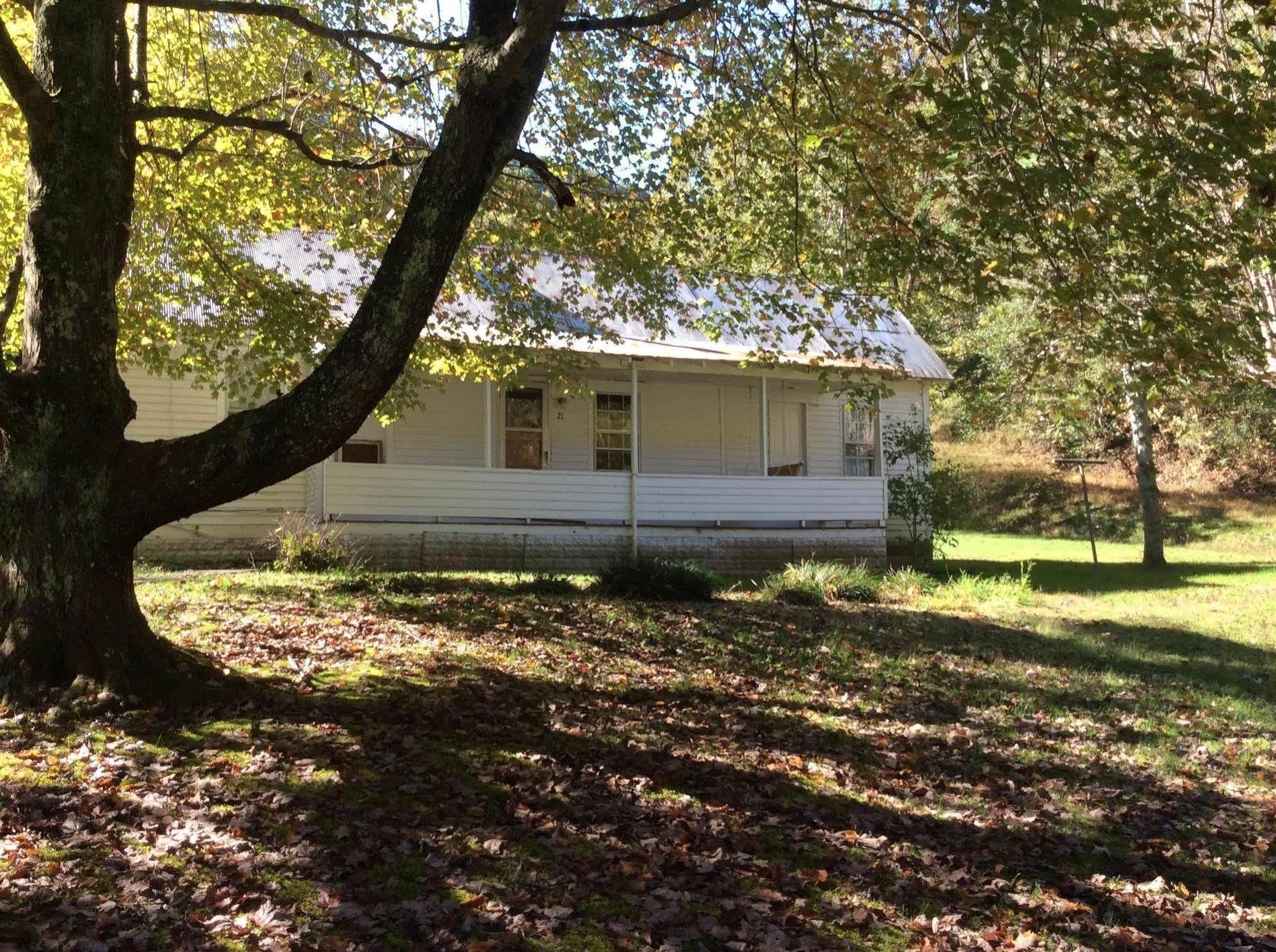 Hotel Country Road House Clendenin Esterno foto