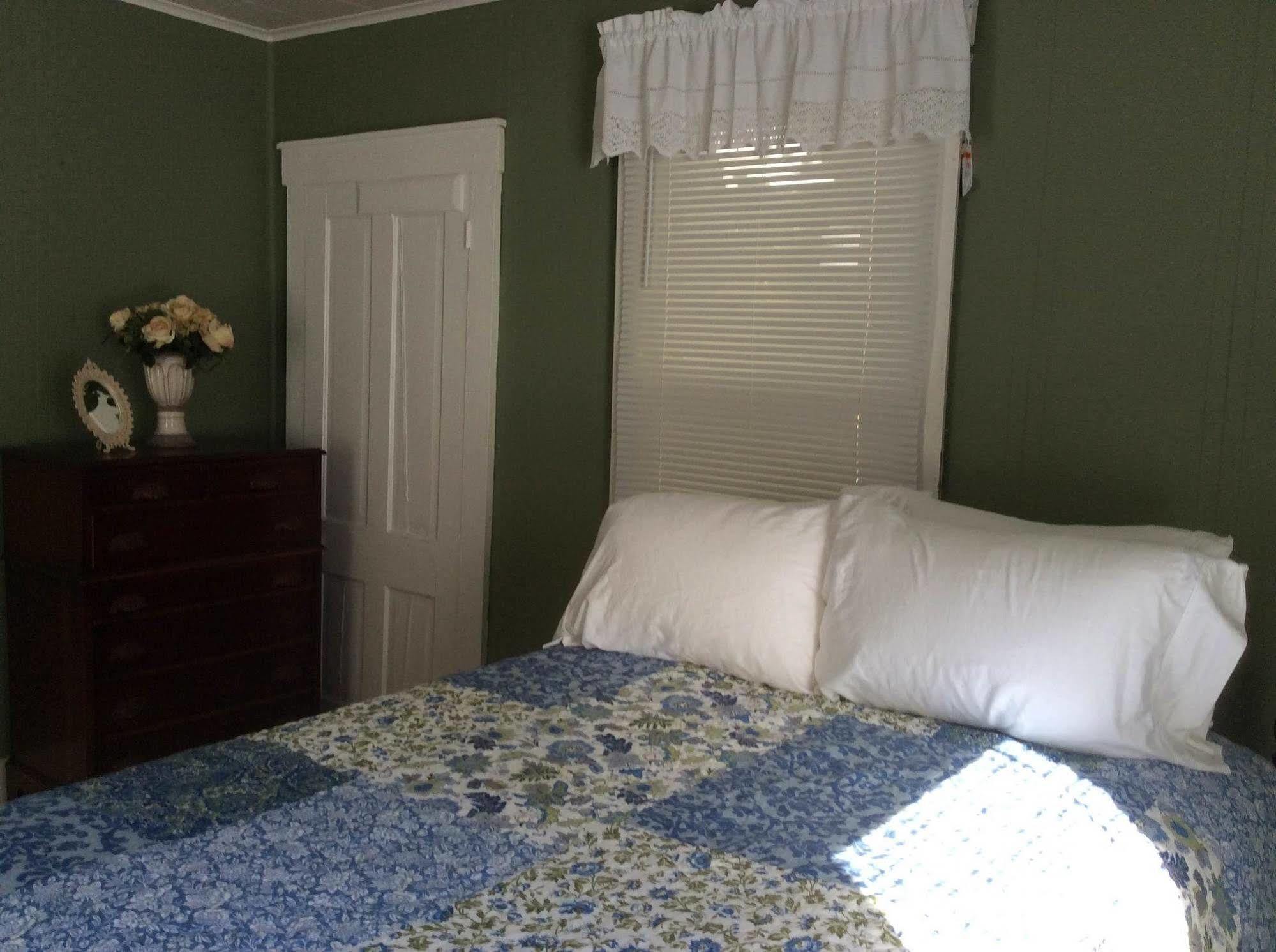 Hotel Country Road House Clendenin Esterno foto