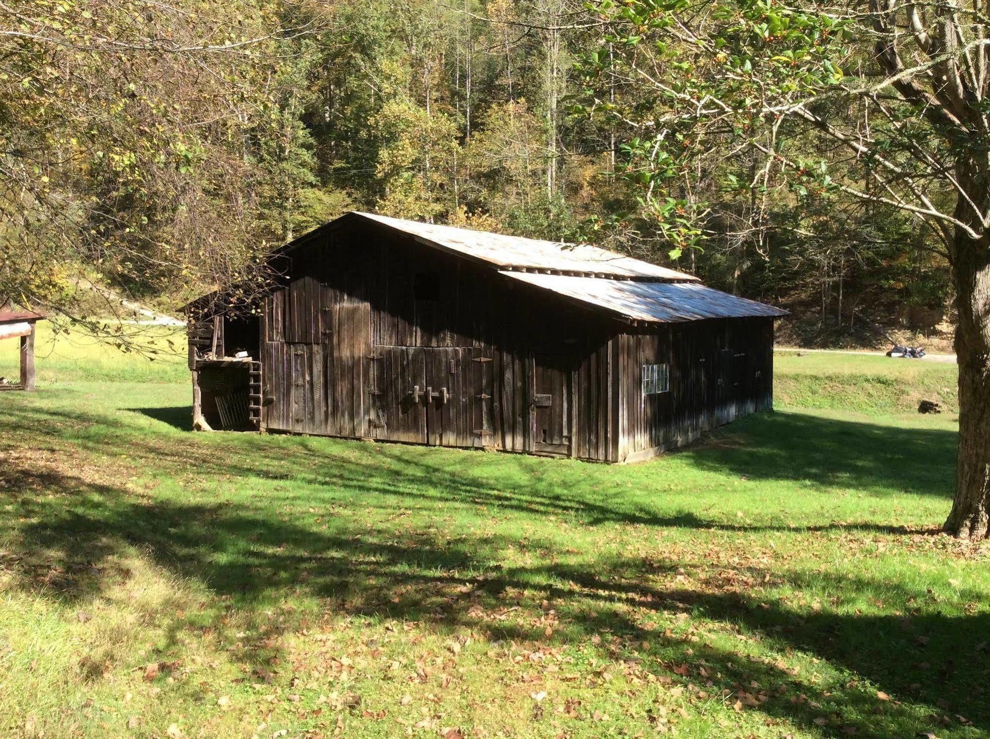 Hotel Country Road House Clendenin Esterno foto