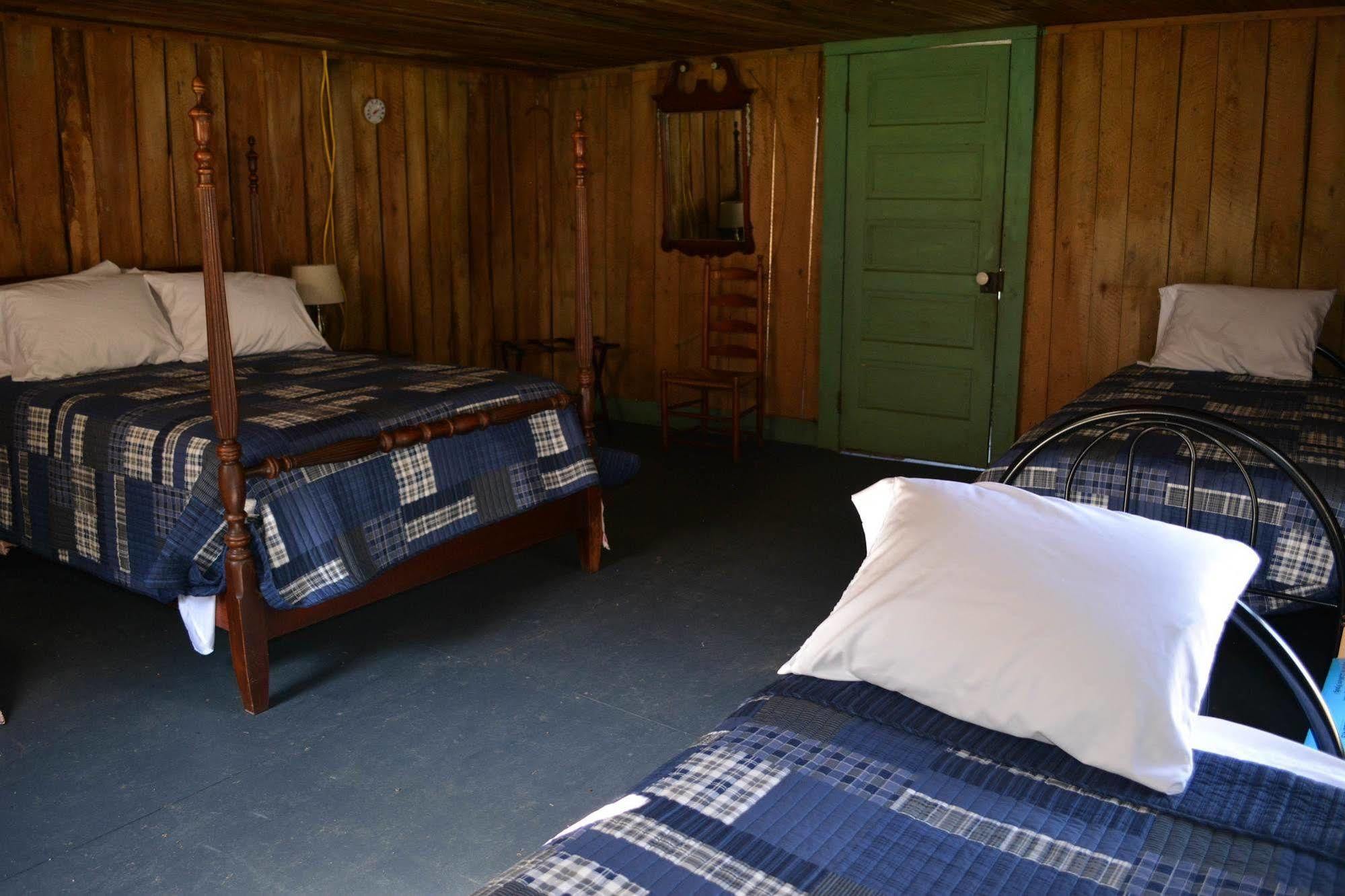 Hotel Country Road House Clendenin Esterno foto