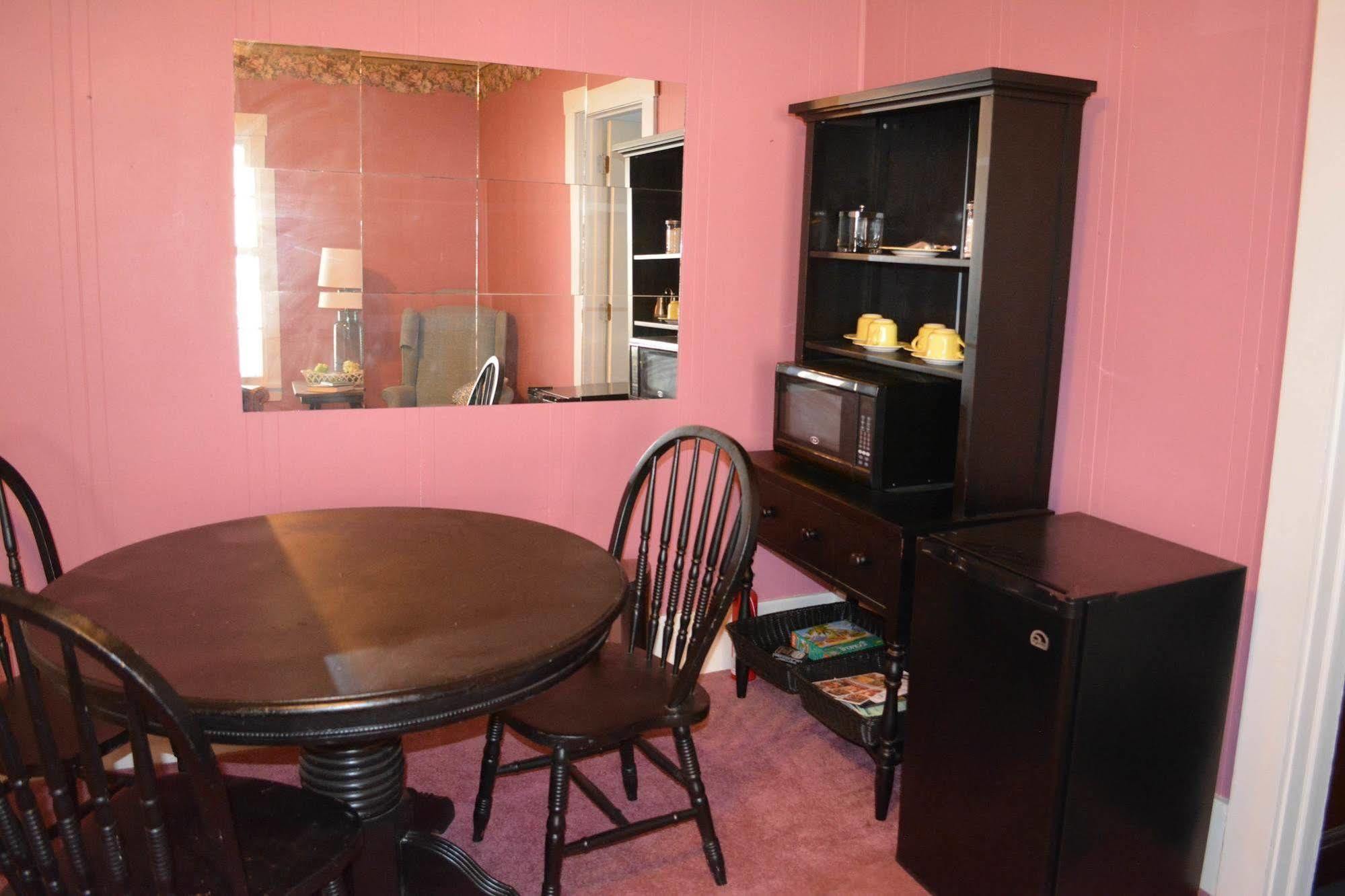 Hotel Country Road House Clendenin Esterno foto