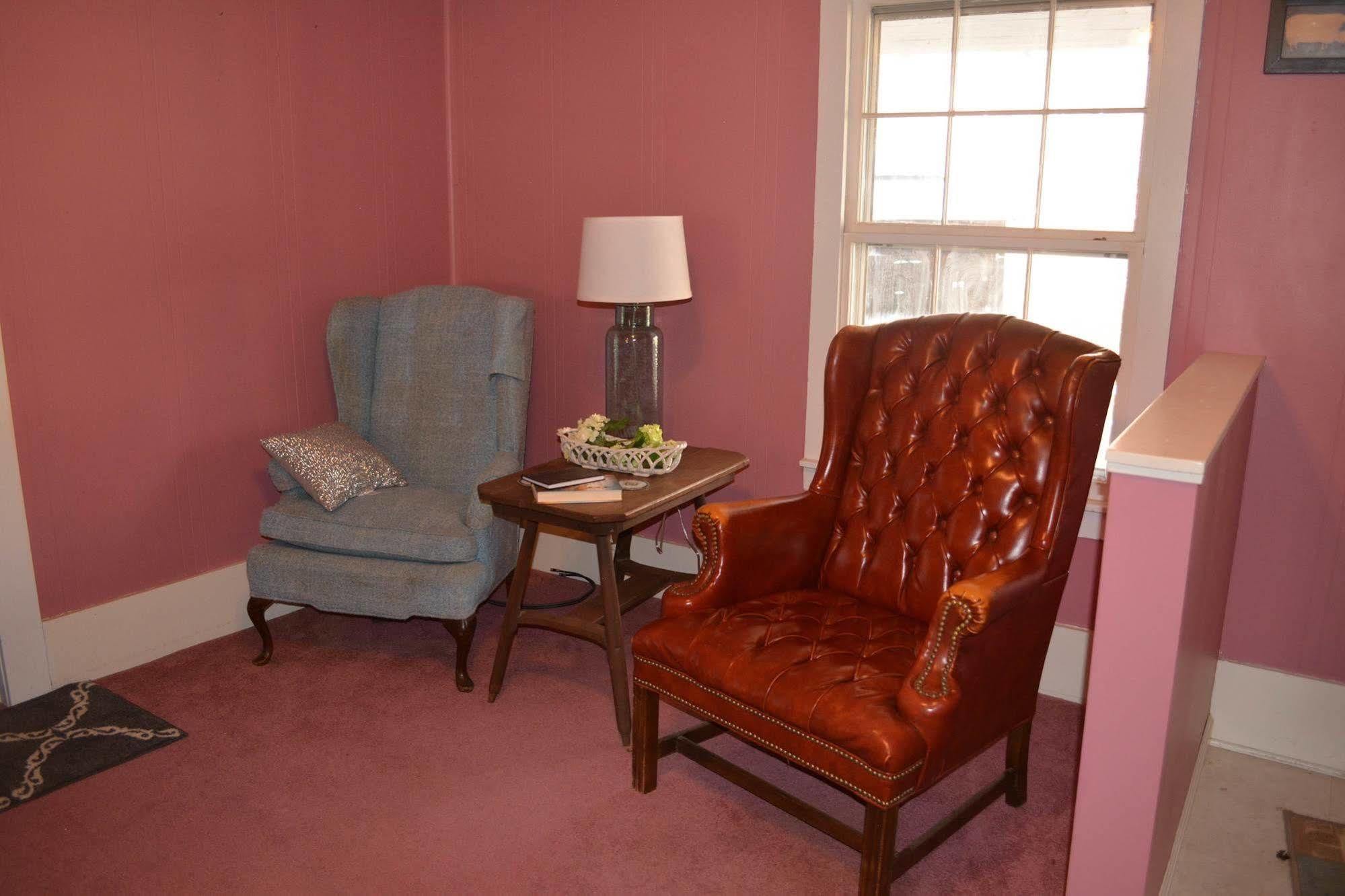 Hotel Country Road House Clendenin Esterno foto